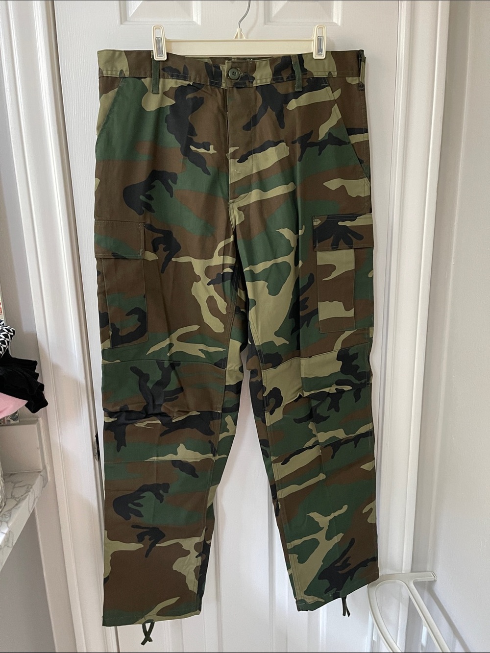 Men's Woodland Camo Cargo Pants - Olive Green